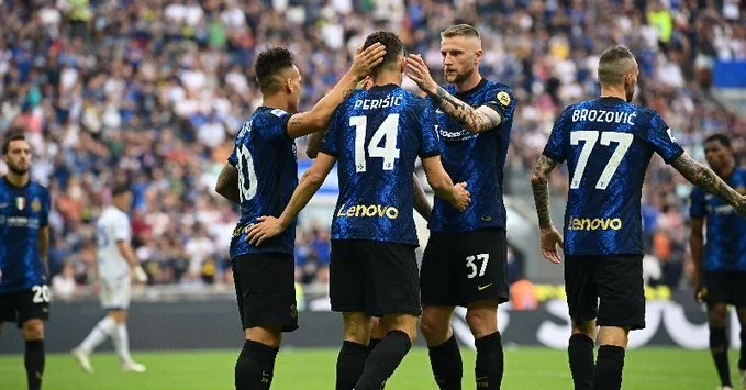 TheShy迎来二十赛季出色发挥，DWG观众热烈欢呼！