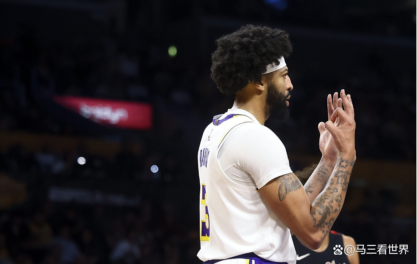 西亚卡姆在湖人比赛中险胜,夺冠引发热议! 西亚卡姆在湖人比赛中险胜,夺冠引发热议!