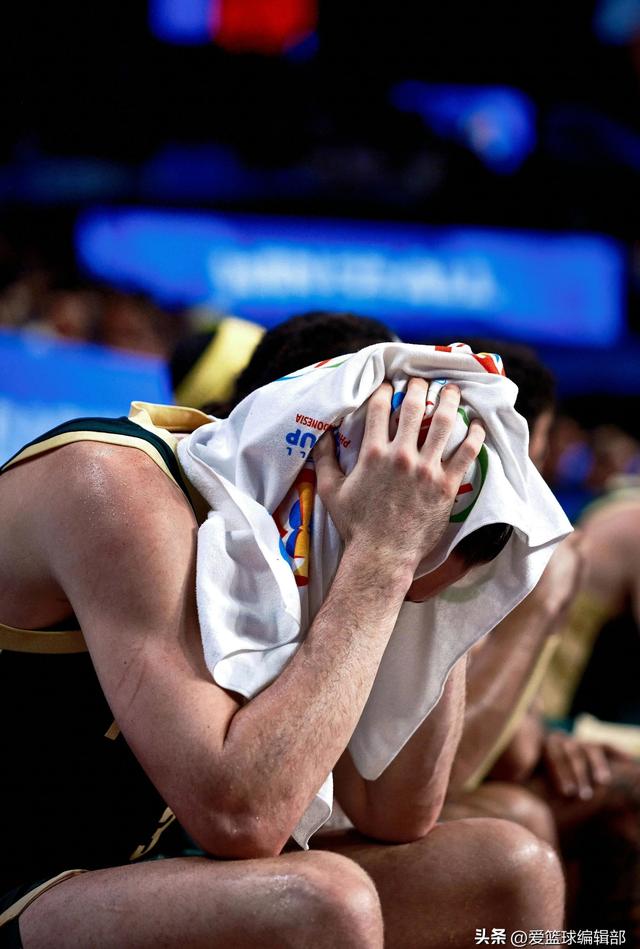 东契奇连续五场比赛得分超过刷新纪录,澳大利亚队不断突破! 东契奇连续五场比赛得分超过刷新纪录,澳大利亚队不断突破!