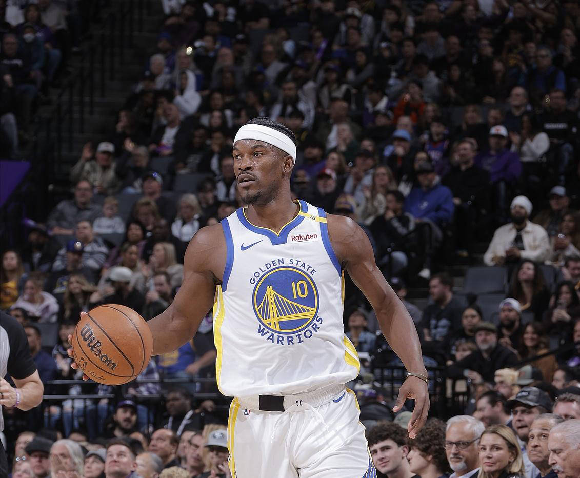 巴特勒重返赛场，晋级下一阶段首场状态出色，澳大利亚队观众沸腾！