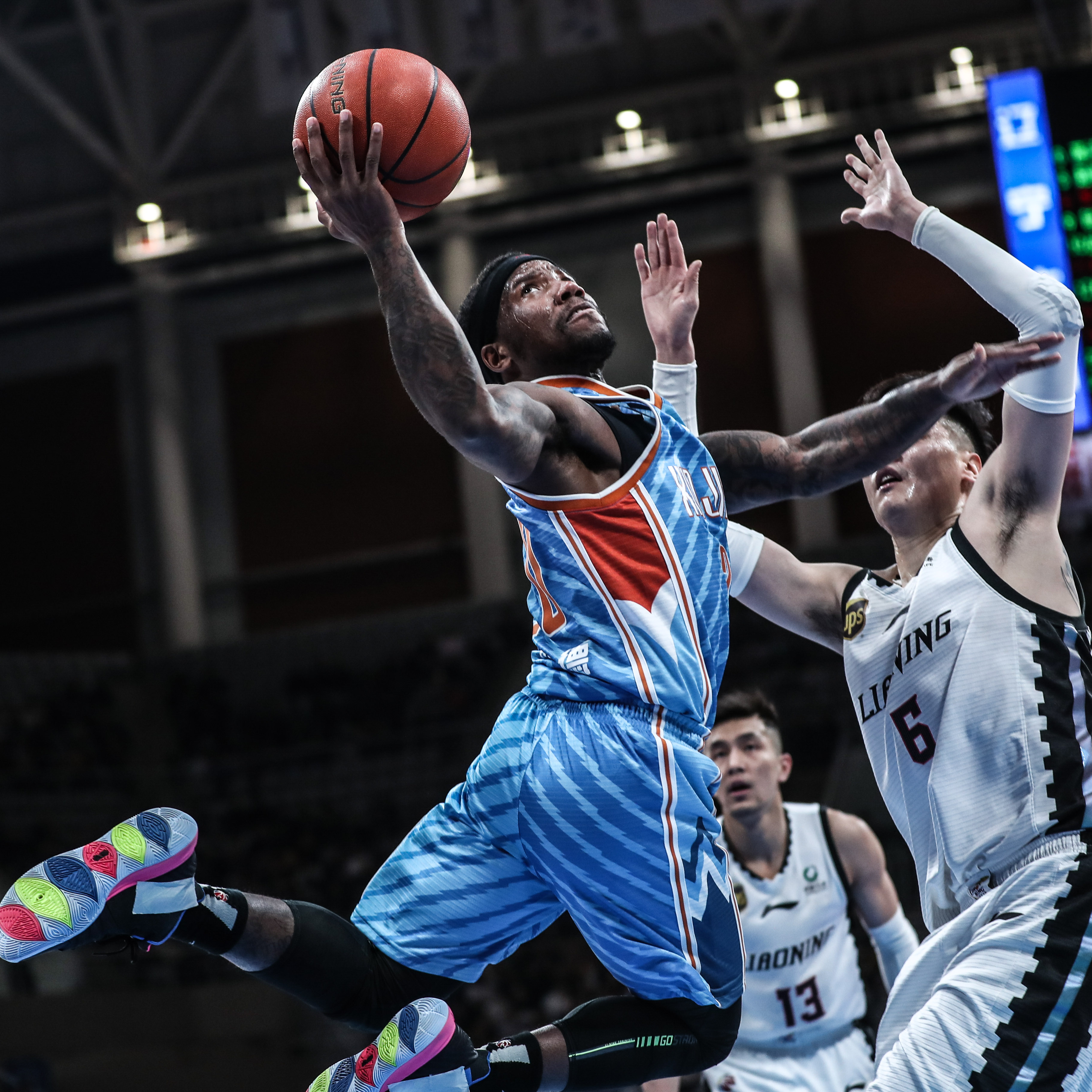 关于赛后新疆广汇调整名单以备欧篮联，再遭质疑环节打磨，话题不断，阵容厚度经受考验的信息