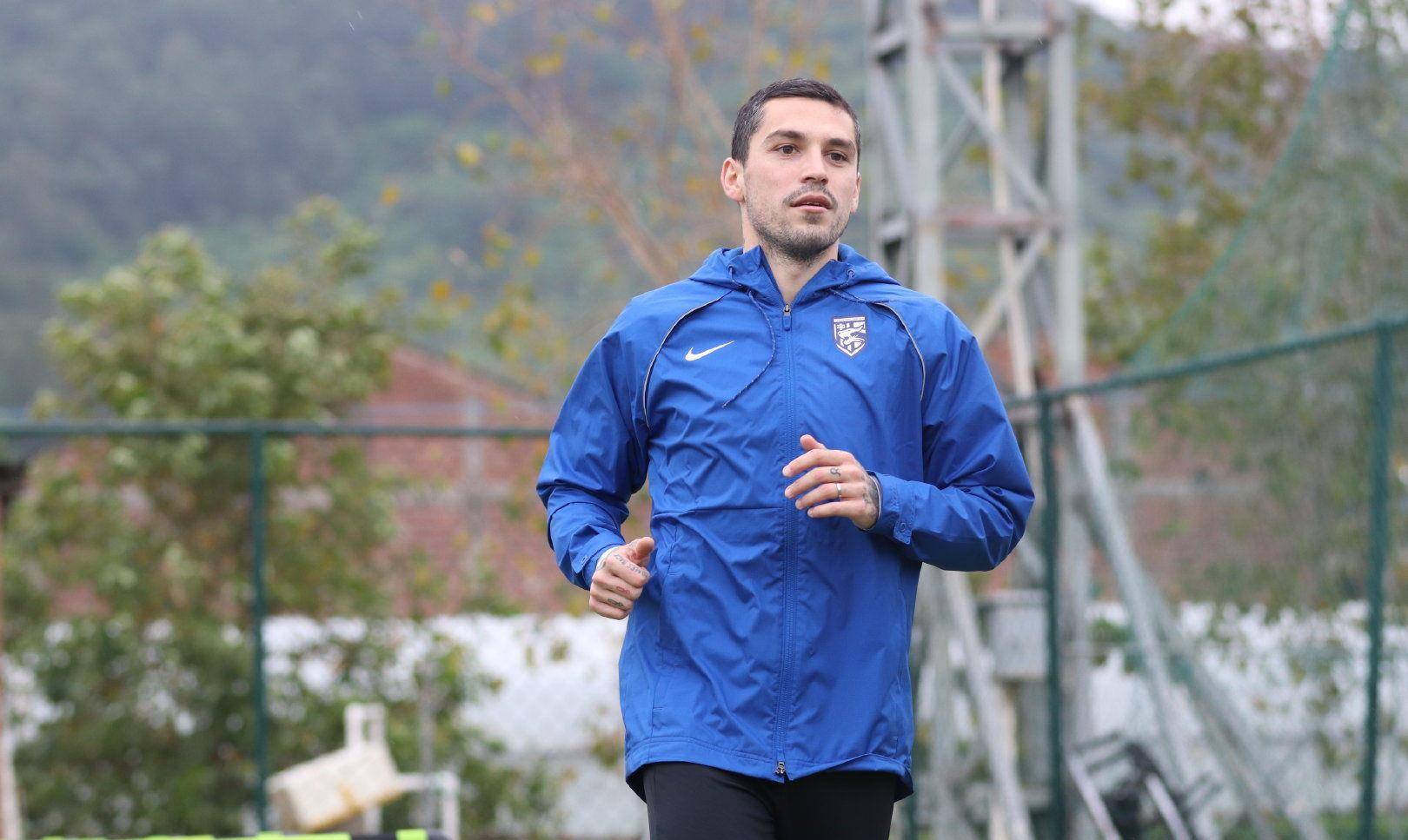 武汉三镇训练开放日，转会期临场应变引欢呼，社区盾在即，球探报告显示潜力的简单介绍